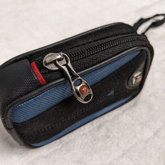 NWOT Swiss Army/SwissGear Zip Around Wallet w/ Wrist Lanyard - Picture 2 of 10